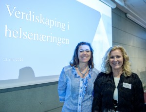 Karita Bekkemellem, administrerende direktør i LMI sammen med Kristin Skogen Lund, administrerende direktør i NHO, på konferansen der rapporten Verdiskapning i Helsetjenesten ble lansert